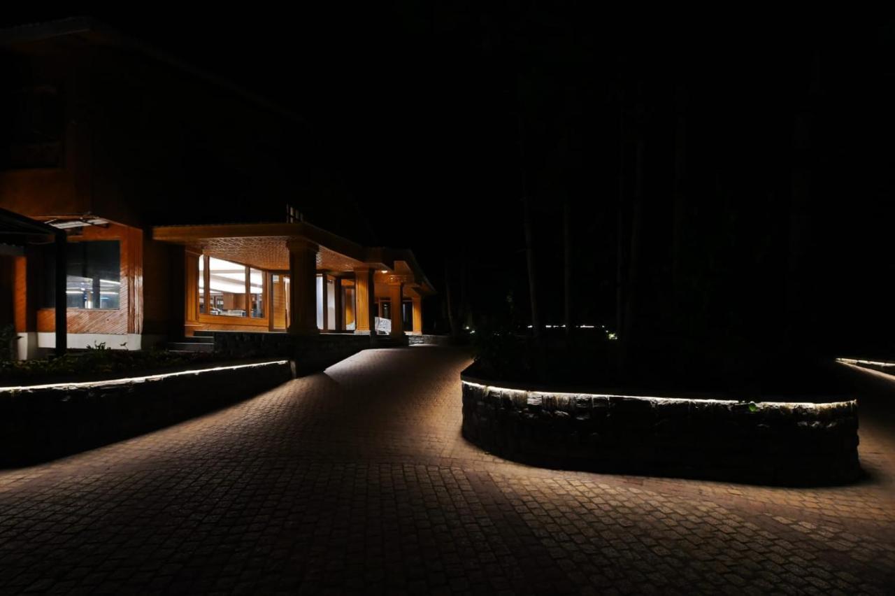 Radisson Golf Resort Pahalgam Pahalgām Exterior foto