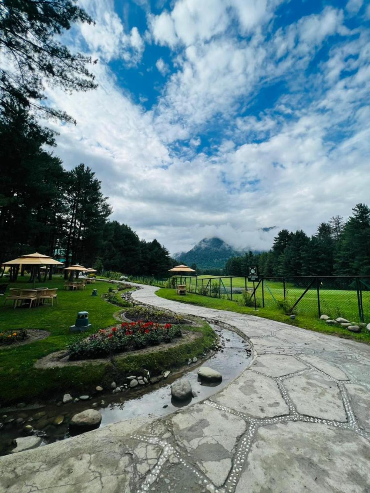Radisson Golf Resort Pahalgam Pahalgām Exterior foto